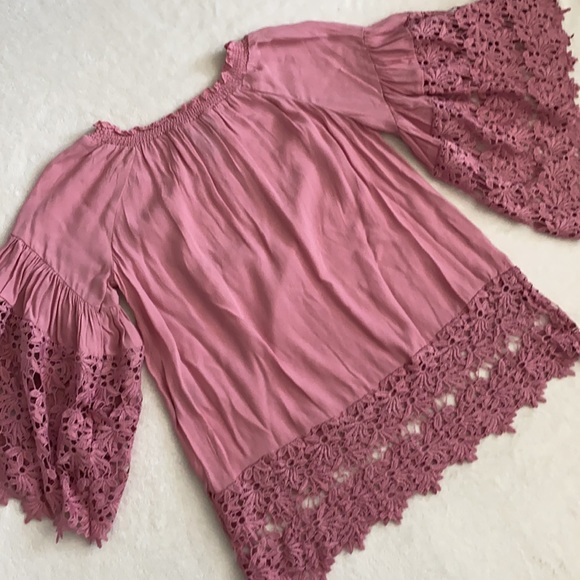 Colleen Lopez | A Bit of Romance Off-the-Shoulder Lace Crochet Tunic Top (PS) - Picture 11 of 16